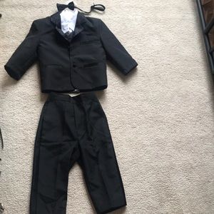 Boys 3T Tuxedo worn once